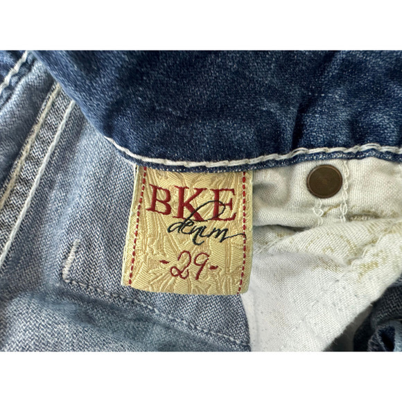 BKE Sabrina Women's Capri Jeans Medium Wash - Size 29 (Meas 31") - Picture 4 of 5